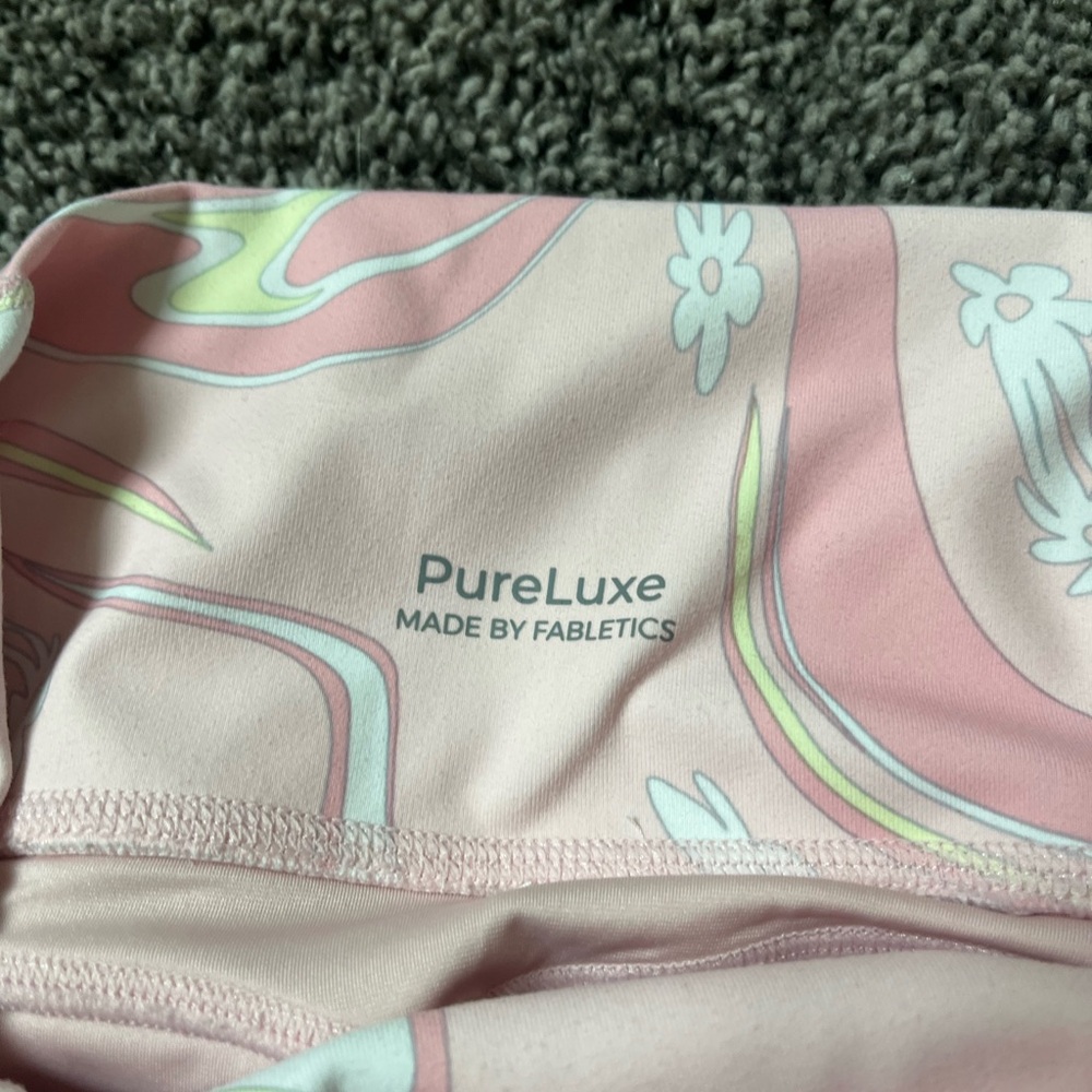 Fabletics Women’s Leggings Oasis Capri Guava Marble Daisy Size Medium EUC Pink - Picture 3 of 3